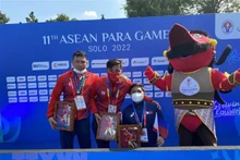 Le nageur Vo Huynh Anh Khoa remporte la première médaille d'or pour le Vietnam lors des ASEAN Para Games 12. Photo : VNA.