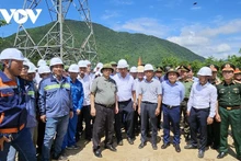 Pham Minh Chinh inspecte le projet de construction de la ligne de transmission de 500 kV du circuit 3, le 2 juin 2024. Photo : VOV.