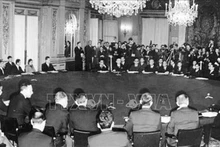 Le 25 janvier 1969, la Conférence quadripartite sur la paix au Vietnam ouvre officiellement sa première séance plénière, comprenant 4 délégations : la République démocratique du Vietnam, le Front national de libération du Sud-Vietnam, les Etats-Unis et la République du Vietnam. Photo : archive/VNA.