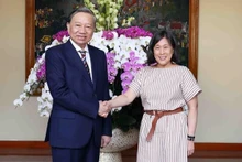 Le général Tô Lâm, ministre vietnamien de la Sécurité publique, et Katherine Tai, représentante américaine au commerce. Photo : VNA.