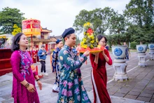 La procession rituelle « Dang Tiên Huong Xuân ». Photo : toquoc.vn