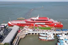 Le navire à grande vitesse Thang Long au port de Cau Da dans la ville de Vung Tau. Photo : VNA.