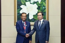Le président de l'AN du Vietnam, Tran Thanh Man (à droite) et le président de la Chambre des représentants de Thaïlande, Wan Muhamad Noor Matha. Photo : NDEL.