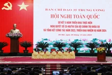 Le Président du Vietnam, Vo Van Thuong, dirige la Conférence. Photo : VOV.