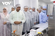Le président de l'Assemblée nationale du Vietnam Vuong Dinh Hue visite le groupe Beximco - le groupe multi-industriel de premier rang du Bangladesh. Photo : VOV