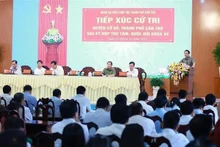 Le Premier ministre Pham Minh Chinh rencontre des électeurs de Can Tho au district de Co Do. Photo : VNA.