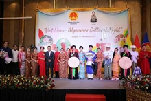 La soirée culturelle Vietnam-Myanmar est non seulement une opportunité d’échange culturel entre les artistes des deux pays, mais aussi une opportunité pour le public de profiter de la beauté musicale unique du Vietnam et du Myanmar. Photo : CPV.