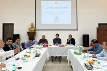 Echange sur le thème "Situation économique et politique mondiale et relations Vietnam-Inde dans le nouveau contexte". Photo : baoquocte.vn.
