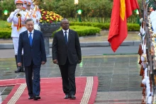 Le secrétaire général du Parti communiste du Vietnam et président Tô Lâm (gauche) et le président de la République de Guinée-Bissau, Umaro Sissoco Embaló. Photo : VNA.