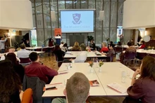 Des délégués assistent au colloque, le 21 septembre à Sydney. Photo: VNA