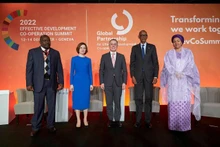 Le Président suisse Ignazio Cassis (au centre) et des dirigeants mondiaux lors de la Conférence de haut niveau sur une coopération efficace au service du développement. Photo : baoquocte.vn.