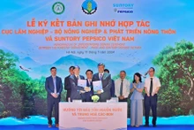 Cérémonie de signature de l’accord entre le Département des forêts du ministère vietnamien de l’Agriculture et du Développement rural et Suntory PepsiCo Vietnam. Photo : thoibaotaichinhvietnam.