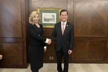Le vice-ministre vietnamien des Affaires étrangères, Hà Kim Ngoc (à droite) et la consule honoraire du Vietnam au Paraguay, Maria Del Carmen Perez. Photo : baoquocte.vn