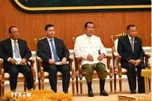 Le Président du Conseil consultatif suprême du roi, Samdech Techo Hun Sen, et Président du Sénat. Photo : AKP/VNA.