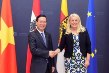 Le Président vietnamien, Vo Van Thuong, et la Présidente du Conseil fédéral d’Autriche, Claudia Arpa. Photo : VNA.