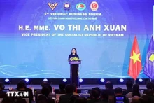 La vice-présidente vietnamienne Vo Thi Anh Xuân lors de l’ouverture du premier Forum des affaires de la VECONAC, à Hanoi, le 25 octobre. Photo : VNA.
