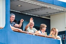 Des touristes internationaux visitent Hô Chi Minh-Ville sur le bateau de croisière de luxe Le Lapérouse du Ponant (France) le matin du 2 octobre. Photo : NDEL