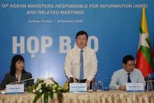 Nguyên Thanh Lâm, vice-ministre de l'Information et de la Communication, prend la parole lors de la conférence de presse. Photo: VNA