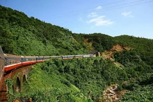  Le train, meilleur moyen de découvrir le Vietnam, selon un écrivain. Photo : VNExpress.