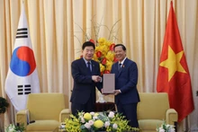 Le président du comité populaire de Hô Chi Minh-ville, Phan Van Mai, reçoit le président de l'Assemblée nationale sud-coréen Kim Jin Pyo. Photo : daibieunhandan.vn