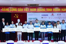 Après 15 éditions, le tournoi de golf caritatif « Swing for the Kids » a collecté plus de 20 milliards de dôngs pour remettre à plus de 20 000 élèves, dans 40 provinces et villes du Vietnam. Photo : NDEL.