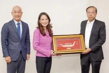 Lors de la séance de travail entre Nguyên Van Tho, président du Comité populaire provincial de Bà Ria-Vung Tàu et la délégation du groupe WHA. Photo : congthuong.vn
