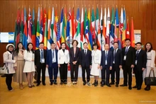 La délégation vietnamienne rencontre la Directrice générale de l'UNESCO, Audrey Azoulay. Photo : VNA.