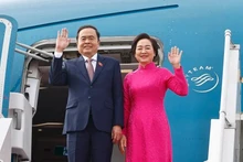 Le président de l'Assemblée nationale, Tran Thanh Man, son épouse, Nguyen Thi Thanh Nga quittent Erevan le 5 avril au matin (heure locale) pour l'Ouzbékistan, où ils participeront à la 150e Assemblée de l'Union interparlementaire (UIP-150). Photo : VNA.
