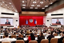 Le Président de l'Assemblée nationale Vuong Dinh Huê prend la parole lors d'une session spéciale de l'Assemblée nationale cubaine. Photo : VNA
