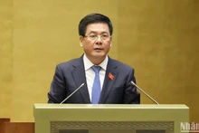 Le ministre de l'Industrie et du Commerce, Nguyen Hong Dien, a présenté le rapport explicatif sur le document d'adhésion au CPTPP de Grande-Bretagne et d'Irlande du Nord. Photo : NDEL.