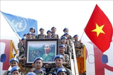 La force vietnamienne de maintien de la paix a décollé de l'aéroport international de Nôi Bài (en banlieue de la capitale Hanoï), pour effectuer des missions de l'ONU au sein de la FISNUA. Photo : VNA.