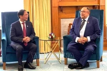 Le Président de la Chambre des représentants de Nouvelle-Zélande Adrian Rurawhe (à droite) et le ministre vietnamien des Affaires étrangères Bui Thanh Son, le 14 septembre. Photo : VNA.