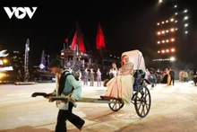 Près de 700 artistes et artisans ont participé au spectacle « La rivière qui raconte son histoire ». Photo : VOV.