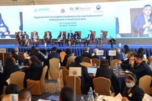Le vice-ministre Nguyên Van Long se prononce lors de la conférence. Photo: VNA