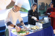 L'art de la fabrication de galettes de seiche d'Ha Long. Photo : baoquangninh.vn