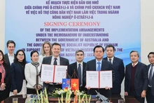 Cérémonie de signature du protocole d’accord pour aider les Vietnamiens à travailler dans le secteur agricole australien. Photo : NDEL