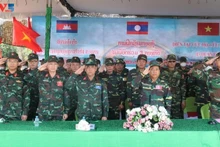 Plus de 500 officiers et soldats du Laos, du Vietnam et du Cambodge ont participé à des exercices de sauvetage. Photo: VOV