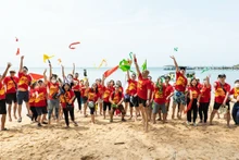 Le tourisme MICE implique de grands groupes et intègre diverses activités telles que le team building, les conférences et les dîners de gala. Photo : baotintuc.vn