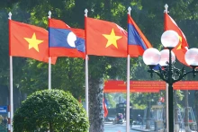 Le ministre des Affaires étrangères du Laos, Thongsavanh Phomvihane a entamé le 12 février sa visite officielle de deux jours au Vietnam. Photo : baoquocte.vn