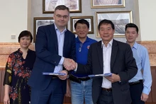 La cérémonie de signature. Photo : thoidai.com.vn