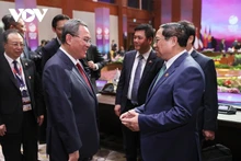 Le Premier ministre vietnamien, Pham Minh Chinh (à droite), et son homologue chinois, Li Quang. Photo : VOV.