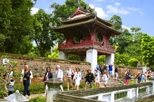 Le secteur touristique vietnamienne s'est fixé comme objectif d'accueillir 17 à 18 millions de visiteurs étrangers en 2024. Photo : VNA