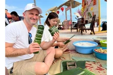 Martin Czabel et son "banh chung". Photo: VGP