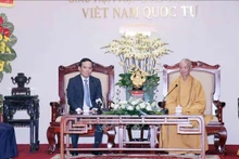 Le vice-Premier ministre Trân Luu Quang (gauche) et le président de l’Église bouddhique vietnamienne, Thich Tri Quang. Photo: AVI