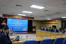 Le secrétaire du Comité central de l'Union de la jeunesse communiste Hô Chi Minh, Nguyên Tuong Lâm, reçoit le vice-président de la Commission de la jeunesse du Comité central du Parti du peuple cambodgien (PPC), Sean Borath. Photo: doanthanhnien.vn
