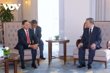 Le ministre de la Sécurité publique, Tô Lâm (à droite) et le premier Vice-Premier ministre cambodgien, Neth Savoeun. Photo : VOV.