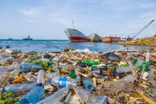 Renforcer les outils de gestion de déchets en matière plastique dans le tourisme au Vietnam. Photo : baophapluat.vn