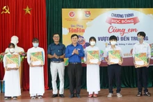SEEDS offre de bourses d’études aux élèves et étudiants à Da Nang