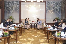 La séance de travail entre les deux parties. Photo : congthuong.vn