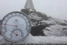 La température a chuté à -1°C sur le mont Fansipan. Photo : VNA.
